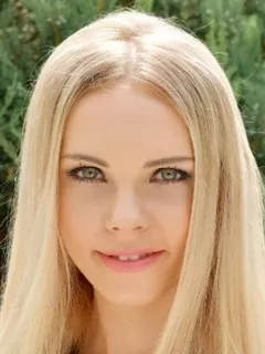 Florane Russell
