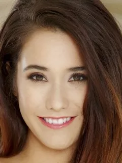 Eva Lovia