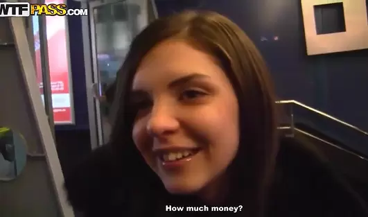 Одна русская тёлка показала пизду, а вторая дала драть себя паре пикаперов