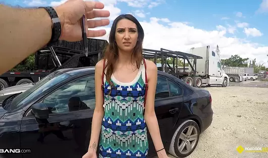 Пришлось расплатиться пиздой за конфискованную тачку на штрафстоянке