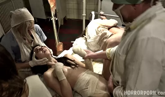 Больница грязи, мочи и страданий для девушек-пациенток