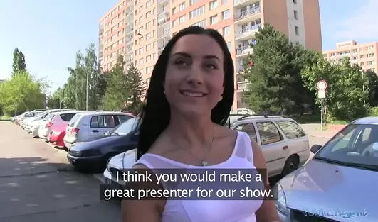 Обманул глупую девку, чтобы дать ей на рот и обкончать ей вареник