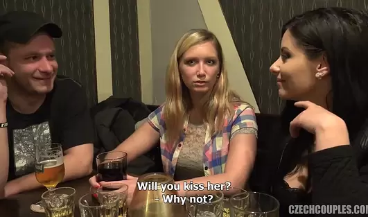 Датые свингеры обменялись партнёршами и ебутся в подсобке бара