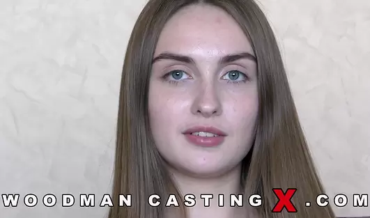 Вудман заткнул хуем жопу молодой фитоняшке