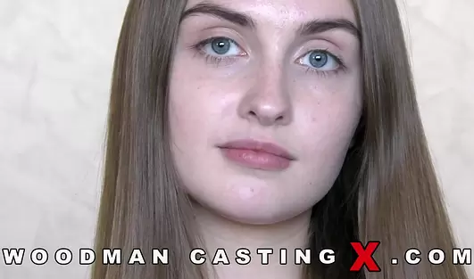 Вудман заткнул хуем жопу молодой фитоняшке