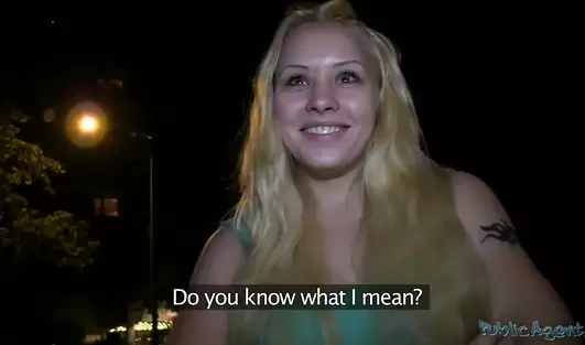 Пацан так нудил девке, что хочет ебаться, что она ему дала прямо на улице