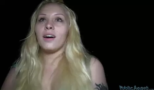 Пацан так нудил девке, что хочет ебаться, что она ему дала прямо на улице