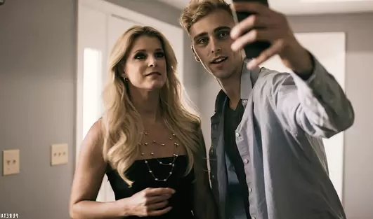 Зрелой супруге придётся дать молодому парнишке, чтобы сохранить в тайне свой постыдный секретик