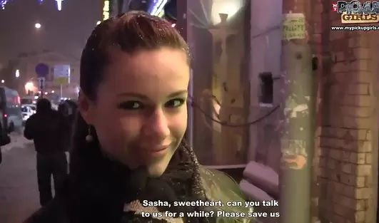 Парень дома ждёт тёлку, волнуется, а эту суку трахают в сортире в пизду и очко!