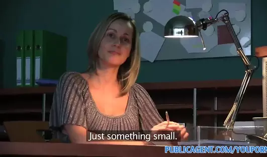 Трушный ёбарь умудрился развести на отсос и поёбку секретаршу порностудии