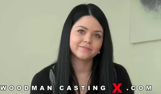 У Вудмана так впечатлились сиськами крали, что втроём отодрали её только в пизду