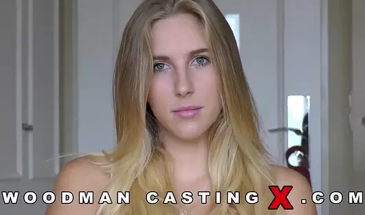 Блондиночка призналась Вудману, что любит анальчик... но это надо проверить!