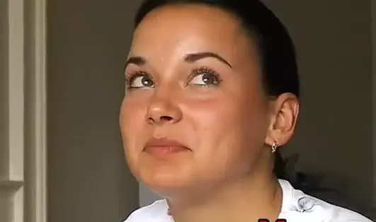 Пришла на кастинг к Вудману что б лишиться девственности и отдалась сразу в обе дырки