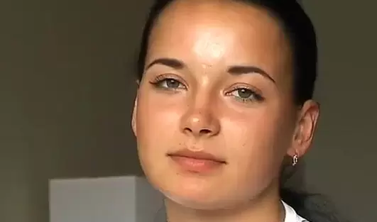 Пришла на кастинг к Вудману что б лишиться девственности и отдалась сразу в обе дырки