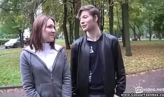 Внезапное знакомство закончилось для девушки палкой чая и хуем в пизде