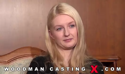 Белобрысая чешка 27 лет сосёт, лижет очко и принимает хуй в жопу на кастинге Вудмана