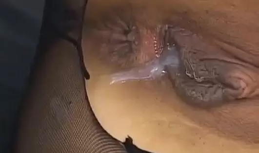 Азиатка подрочила коллеге ножками в колготах и получила за это кремпай в свою волосатую киску