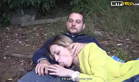 Русские пикаперы отодрали стройную блонду в два смыка и хорошенько накормили кончой