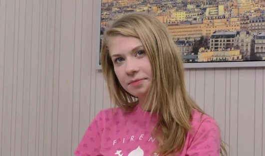 Милашка прямо на кастинге лишилась невинности со стареющим мужичком