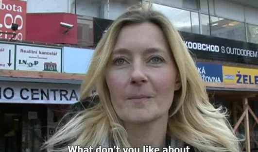 Замужнюю милфу с волосатой пиздой парень быстро развёл на поебаться