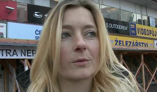 Замужнюю милфу с волосатой пиздой парень быстро развёл на поебаться