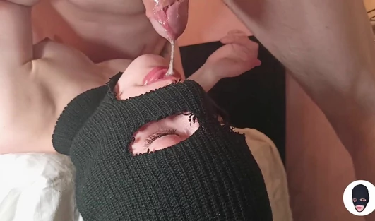 У этой шлюхи не глотка, а глубокий хуеприёмник! Повезло её парню