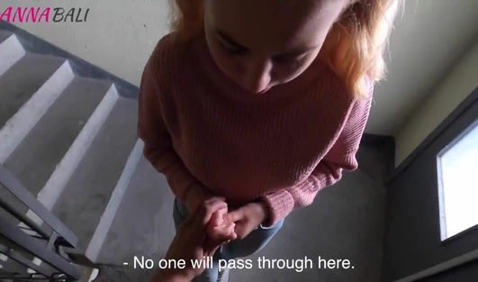 Наглый парень уломал сводную сеструшку на минет и потрахушки в подъезде