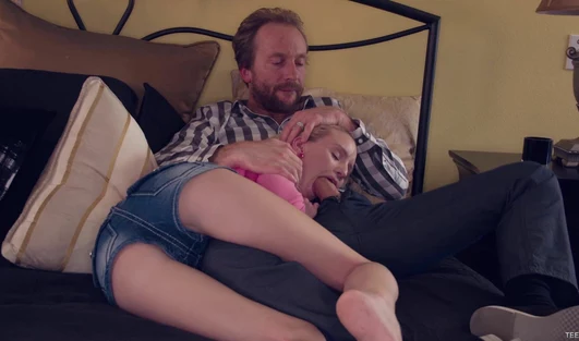 Очередная студентка пала жертвой очень хитрого хуя-учителя