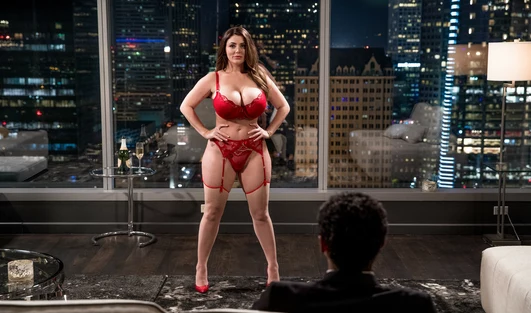 Зажратая пышная мажорка трахается со своим охранником