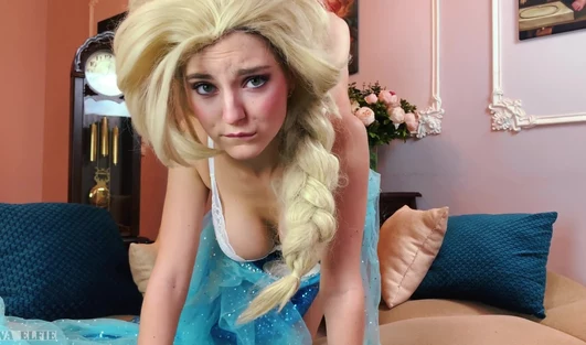 Героиня из мультика  “Холодное сердце” обладает горячей пиздой