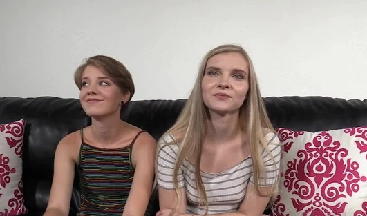 Порнокастинг двух задорных милашек. А одной даже присунули в попку!